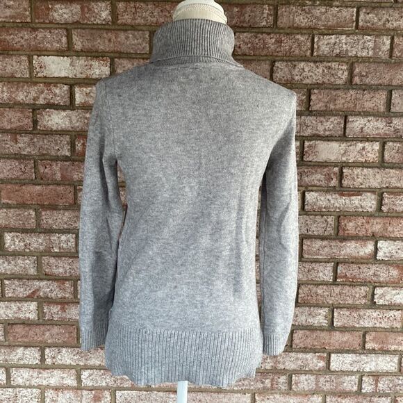 Cable & Gauge Gray Turtleneck Sweater With Lacing Detail At Neckline - Size XS - Picture 5 of 9